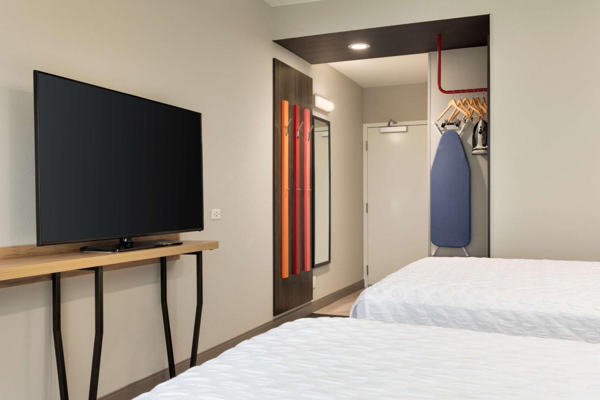 Hotel Tru By Hilton Cedar Rapids Westdale Exterior foto